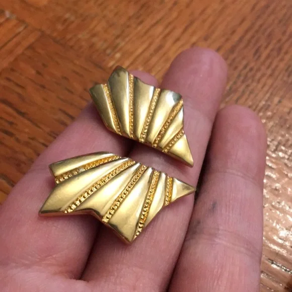 🎁GIFT🎁 Vintage MONET gold fan earrings - Picture 3 of 11